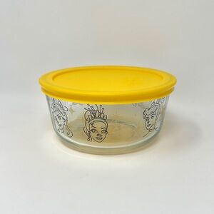 Pyrex with lid Disney Princess motif 4 cup lidded storage dish rare htf bowl